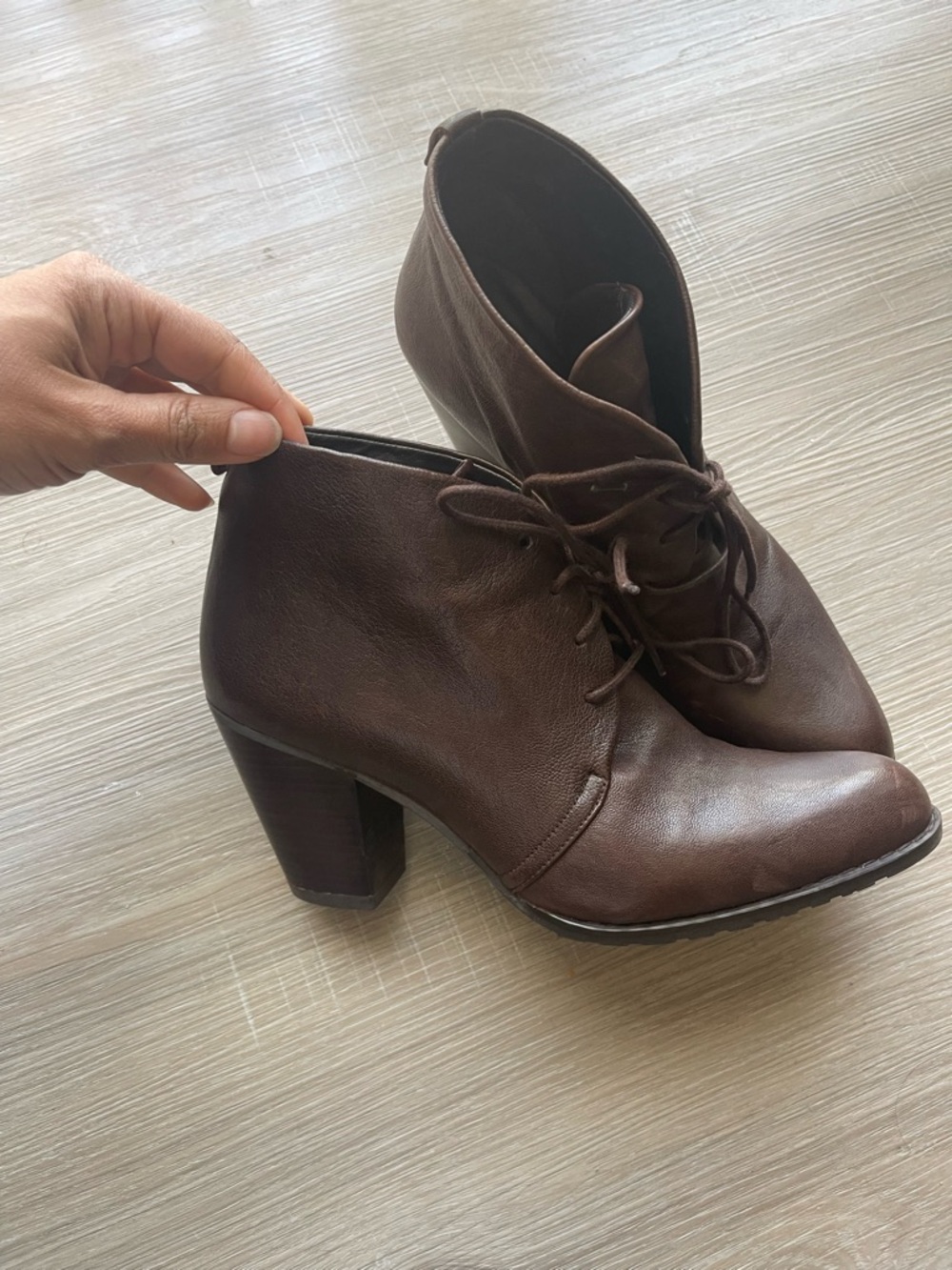 Stuart Weitzman Brown Leather Lace-Up Ankle Boots size 8.5 - Picture 2 of 6